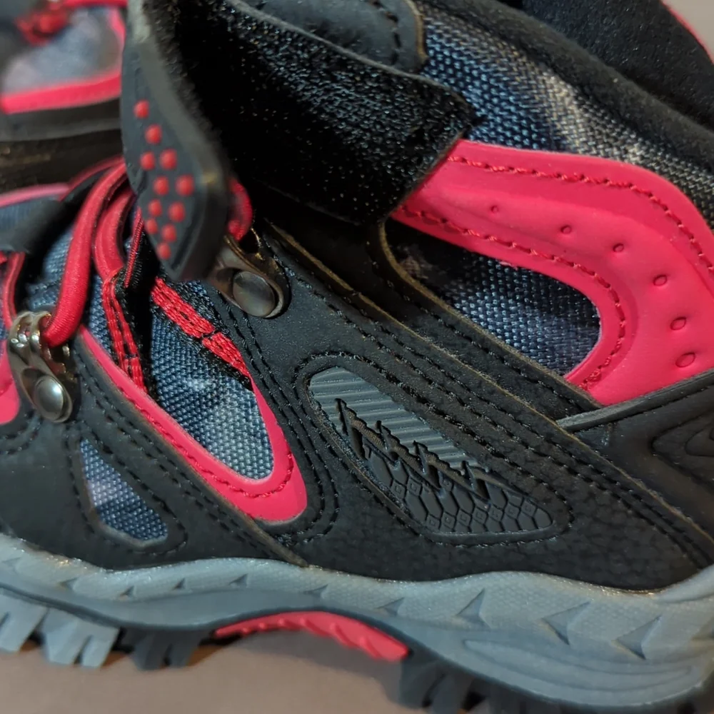 Vitike Ashion Outdoor Crampons Hiking Snow Boots Red on Black Size 9